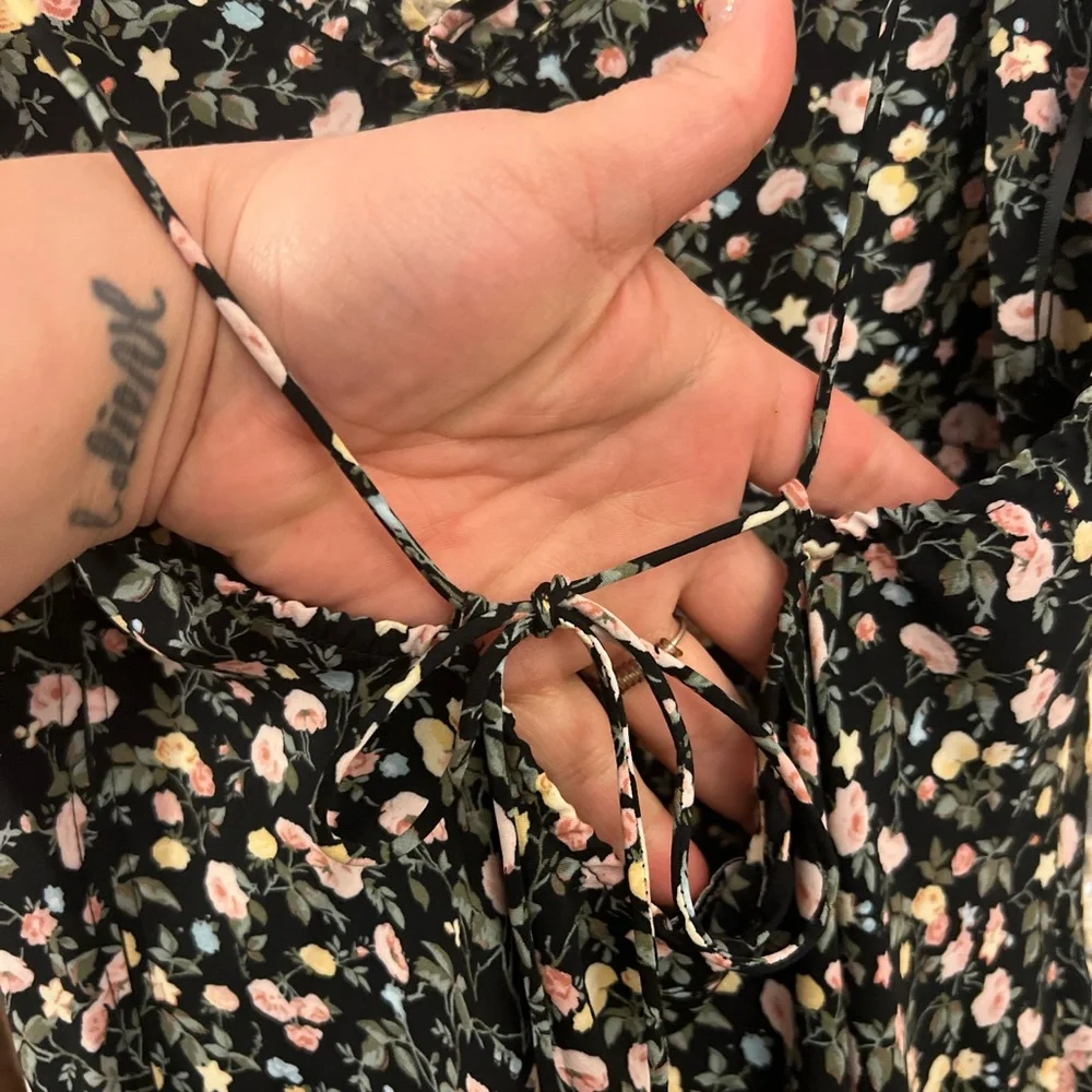 Abercrombie & Fitch elegant floral