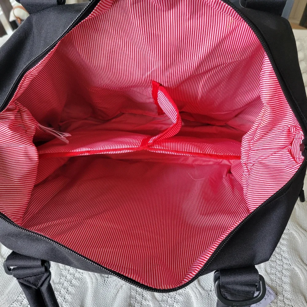 Herschel Supply Company must zip included