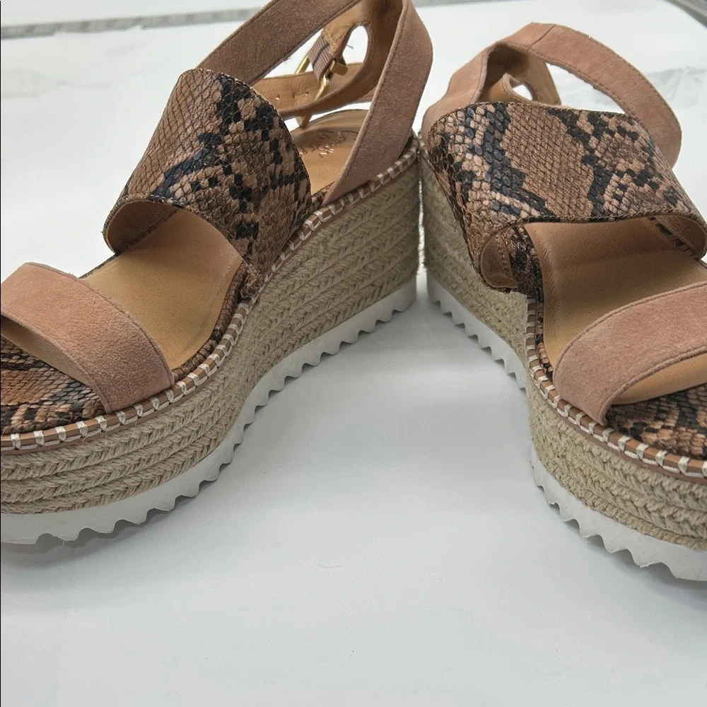 Crown Vintage chic platform