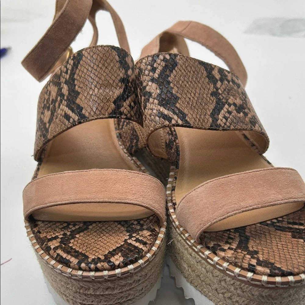 Crown Vintage chic platform