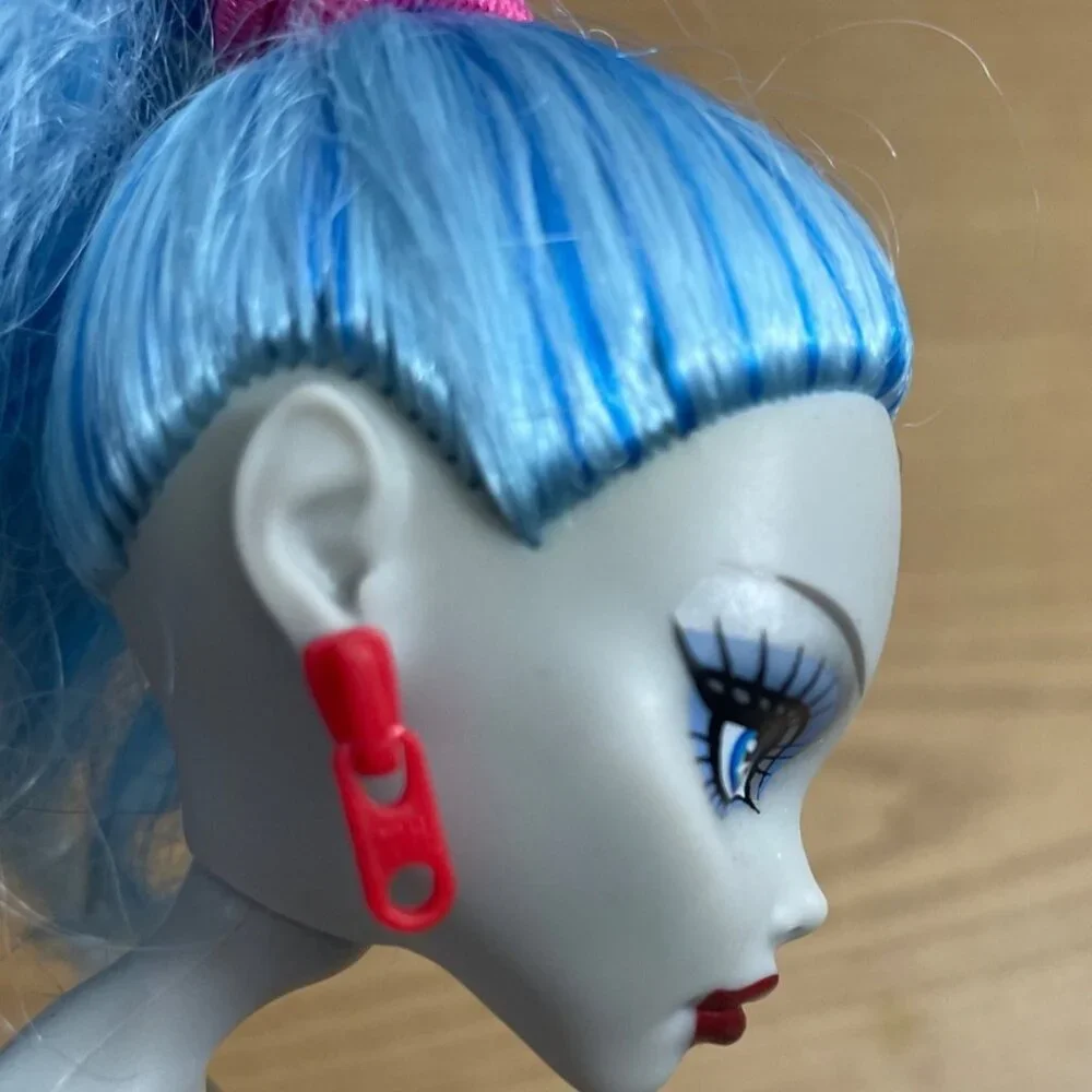 monster high articulated ghoulia
