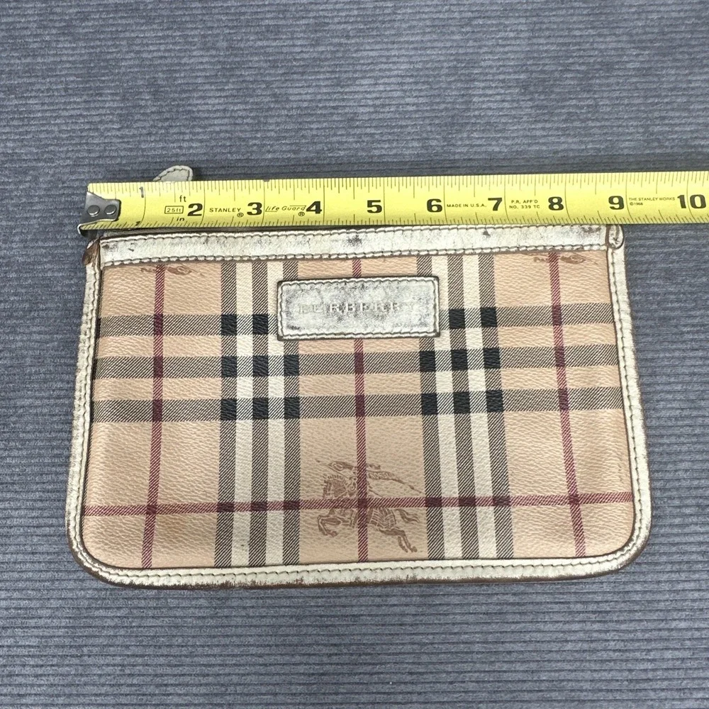 Burberry •additional details•