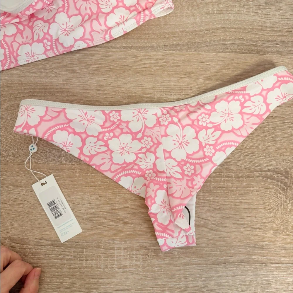 Frankies Bikinis bikinis leave