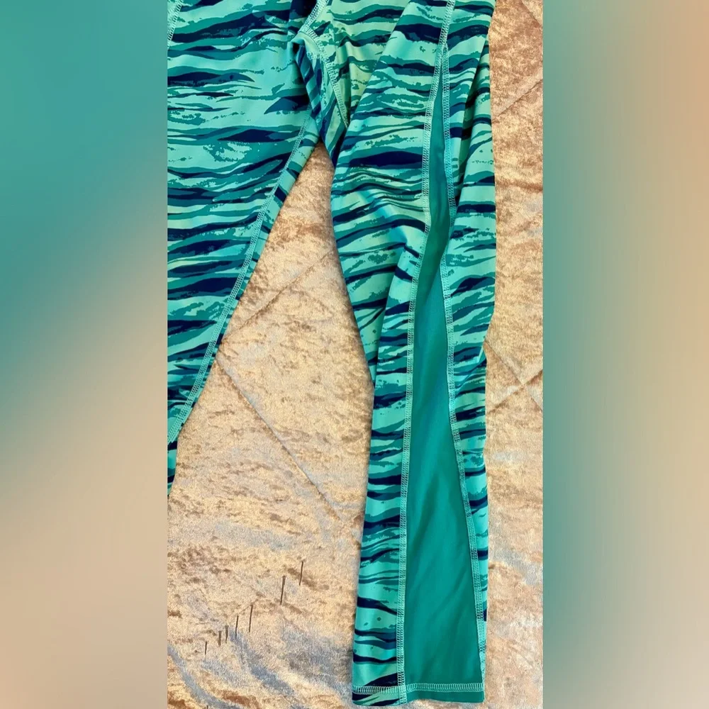 Old Navy girls go dry leggings