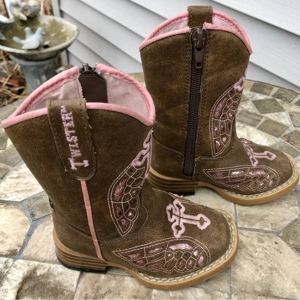 🪺Blazin’ Roxx Gracie Wings & Cross Inlay Western Boots