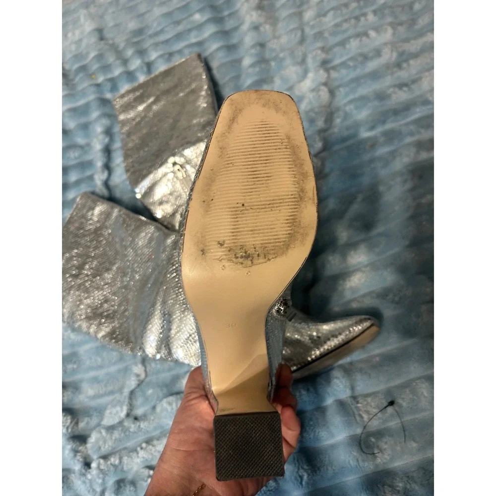 N/A metallic silver