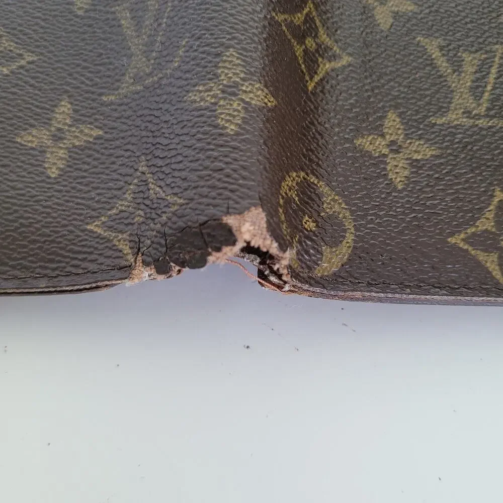 Vintage Louis Vuitton Men's LV Brown Bi-Fold Leather Wallet Monogram Classic