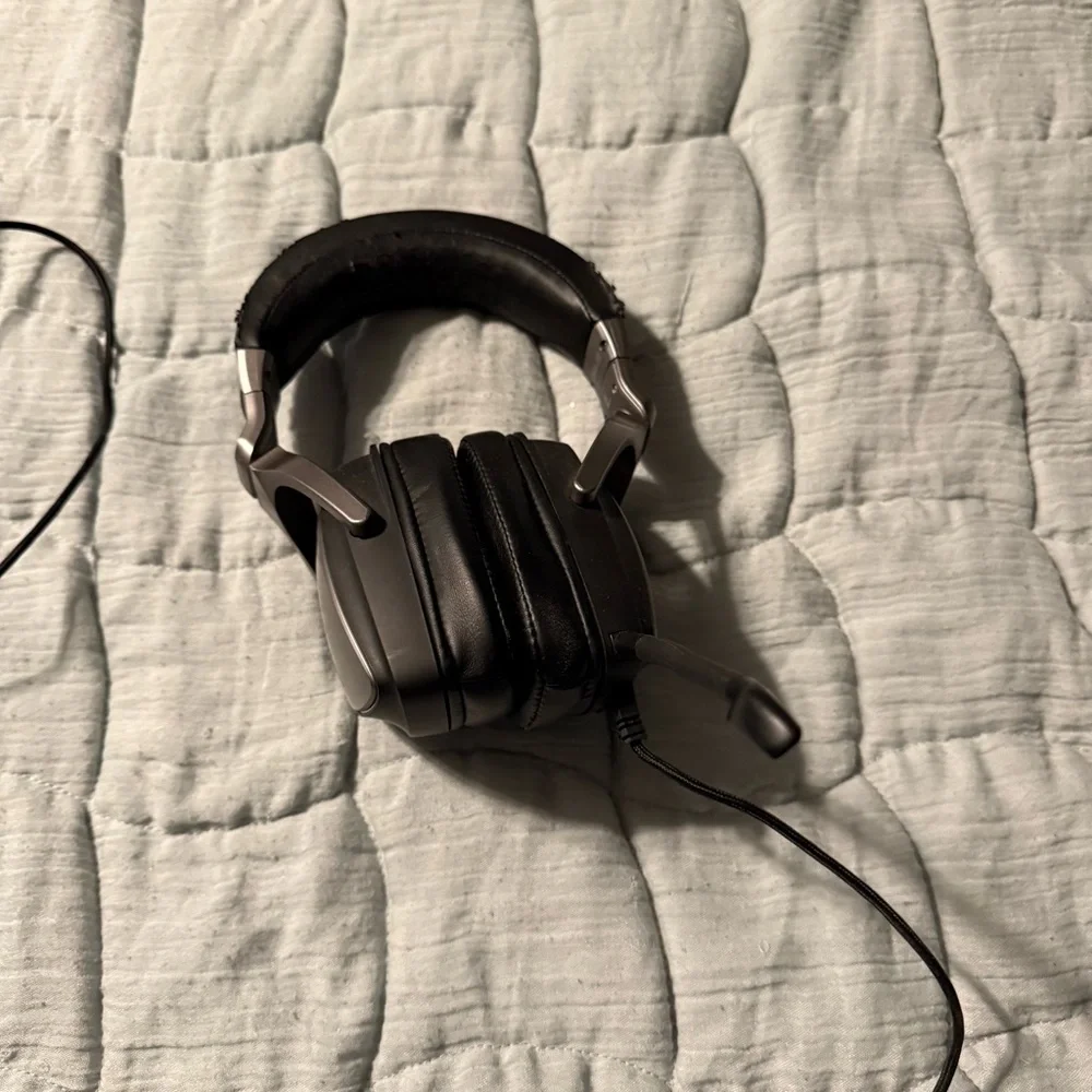 ASUS headset sleek