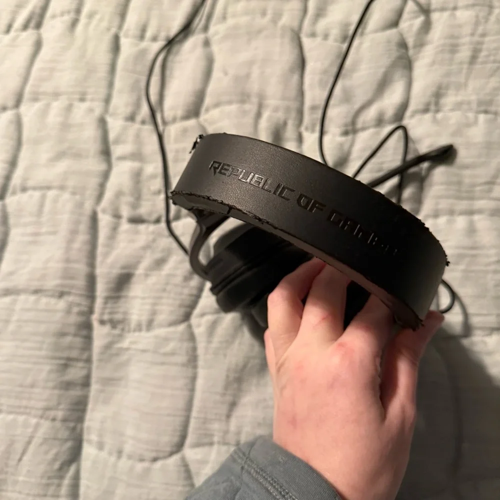ASUS headset sleek