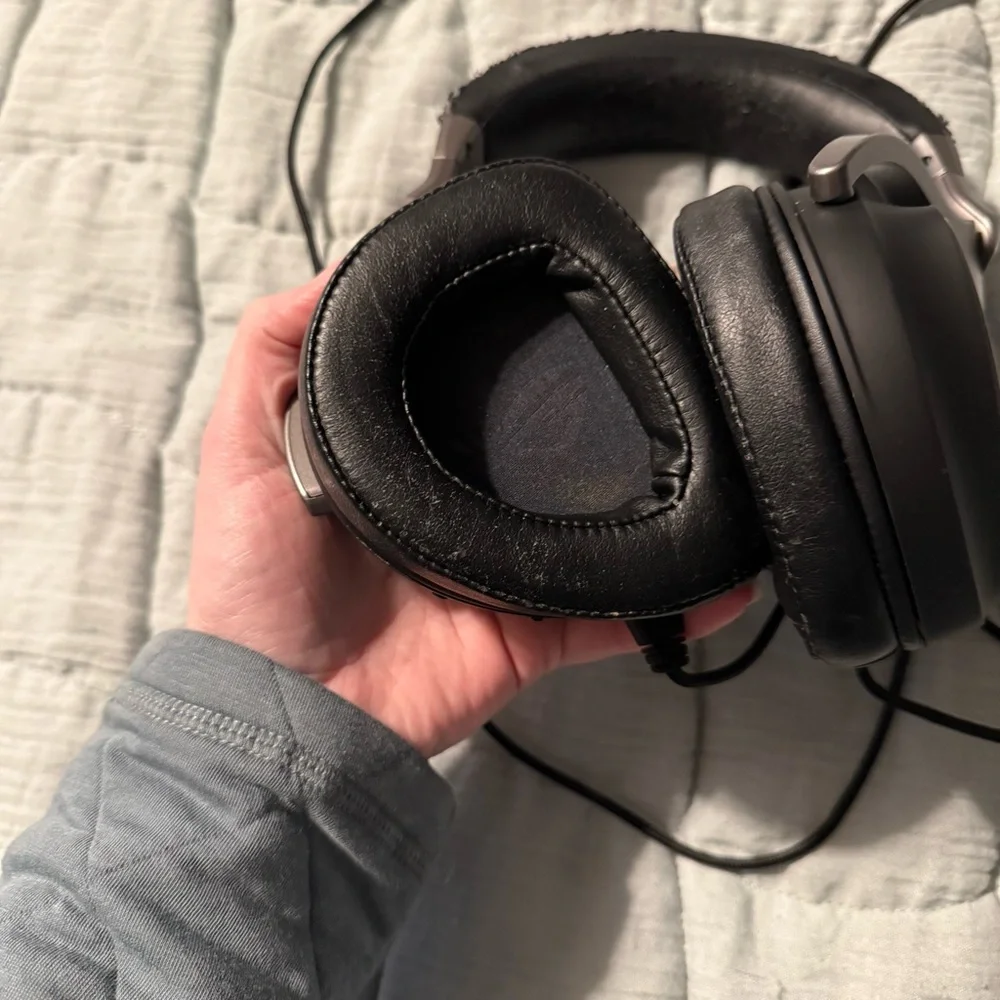 ASUS headset sleek