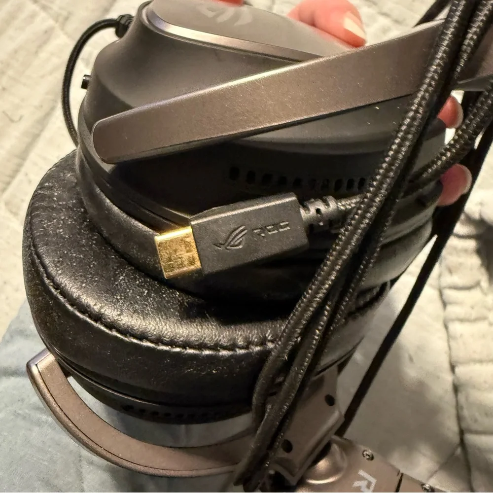 ASUS headset sleek