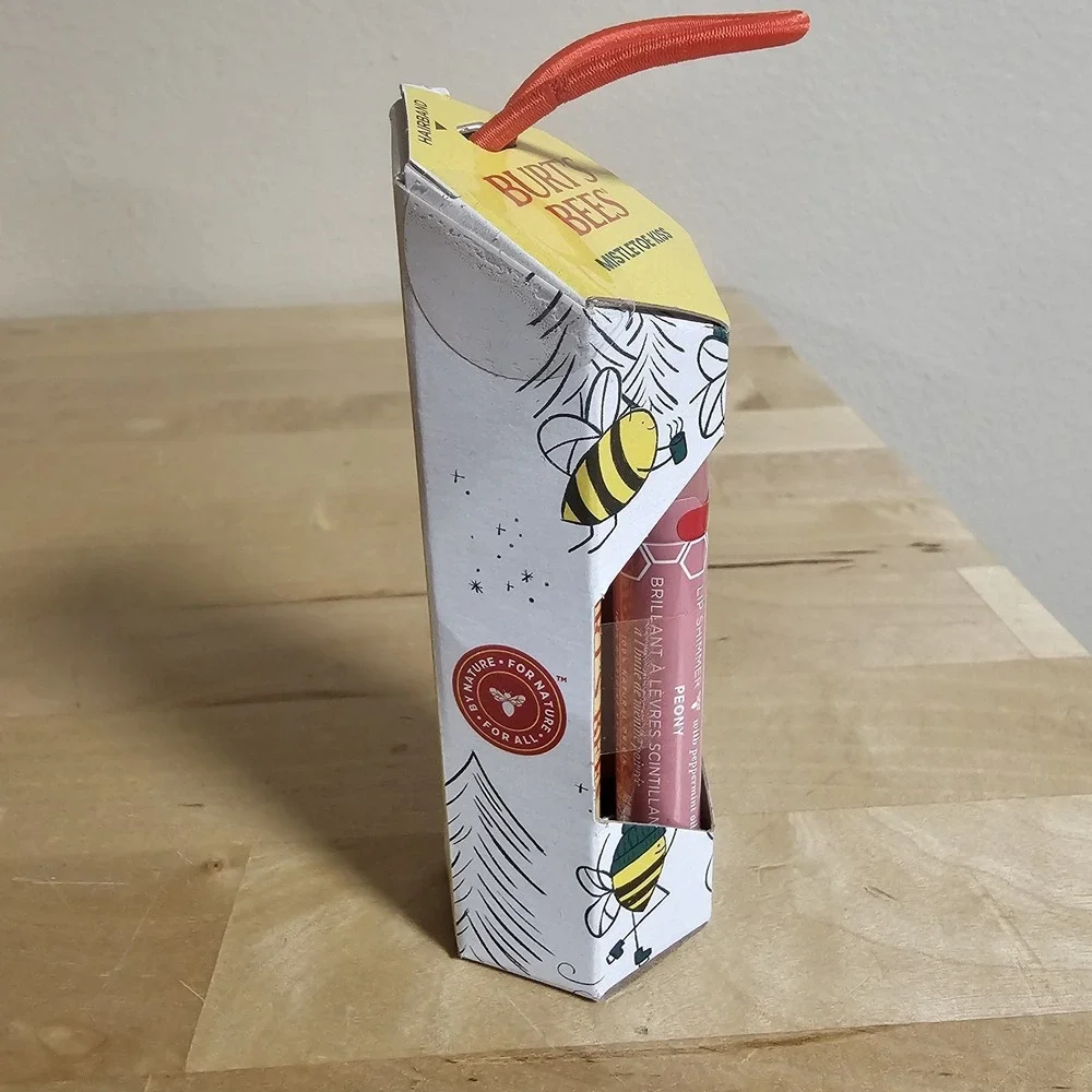 Burts Bees‎ Mistletoe Kiss Lip Balm Gift Set Pink Shades 3 Sticks New with Box