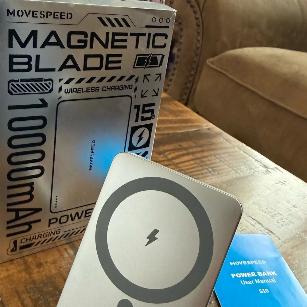 Magnetic Blade Wireless Charger - Silver