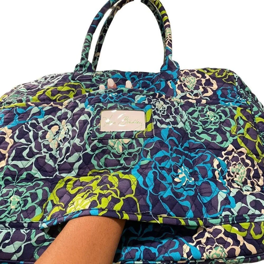 Vera Bradley stylish spacious
