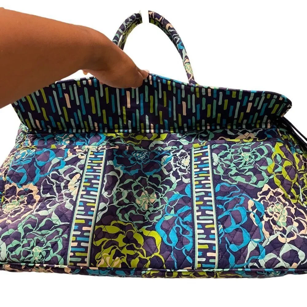 Vera Bradley stylish spacious