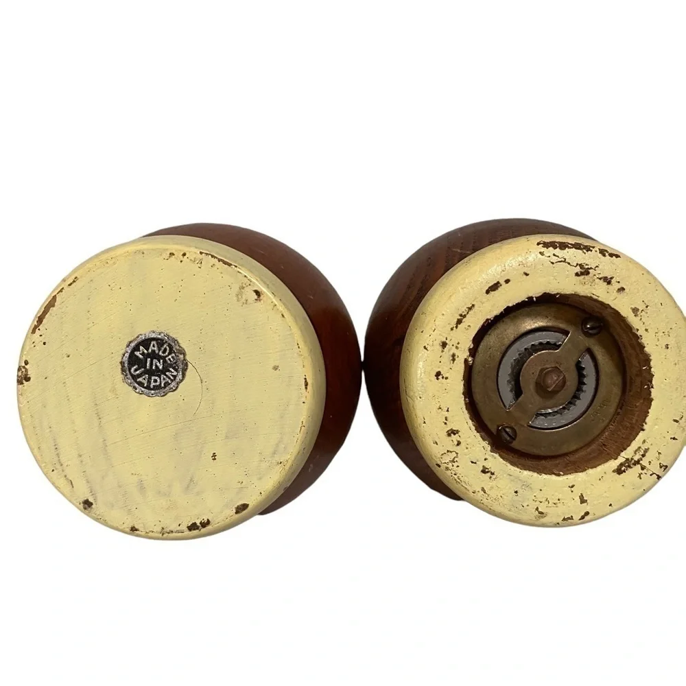 Vintage salt pepper