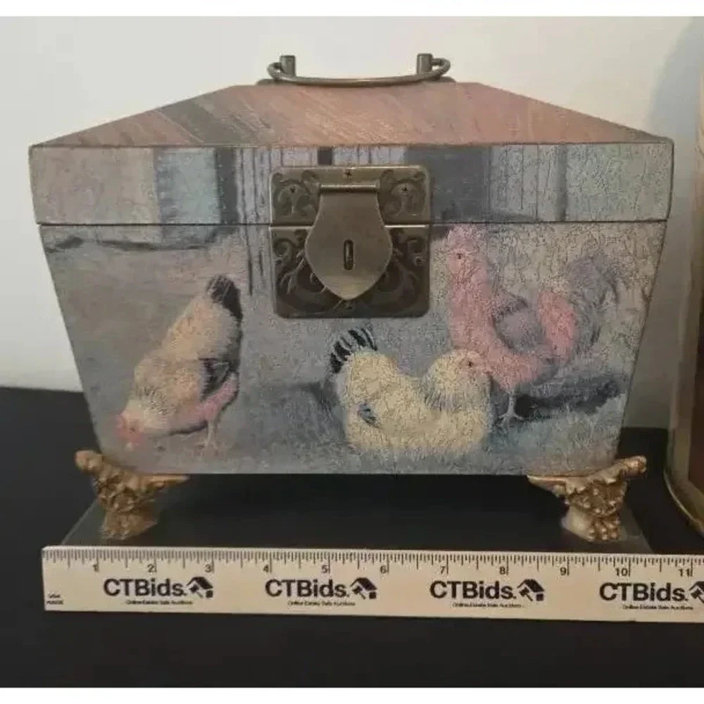 N/A rooster décor