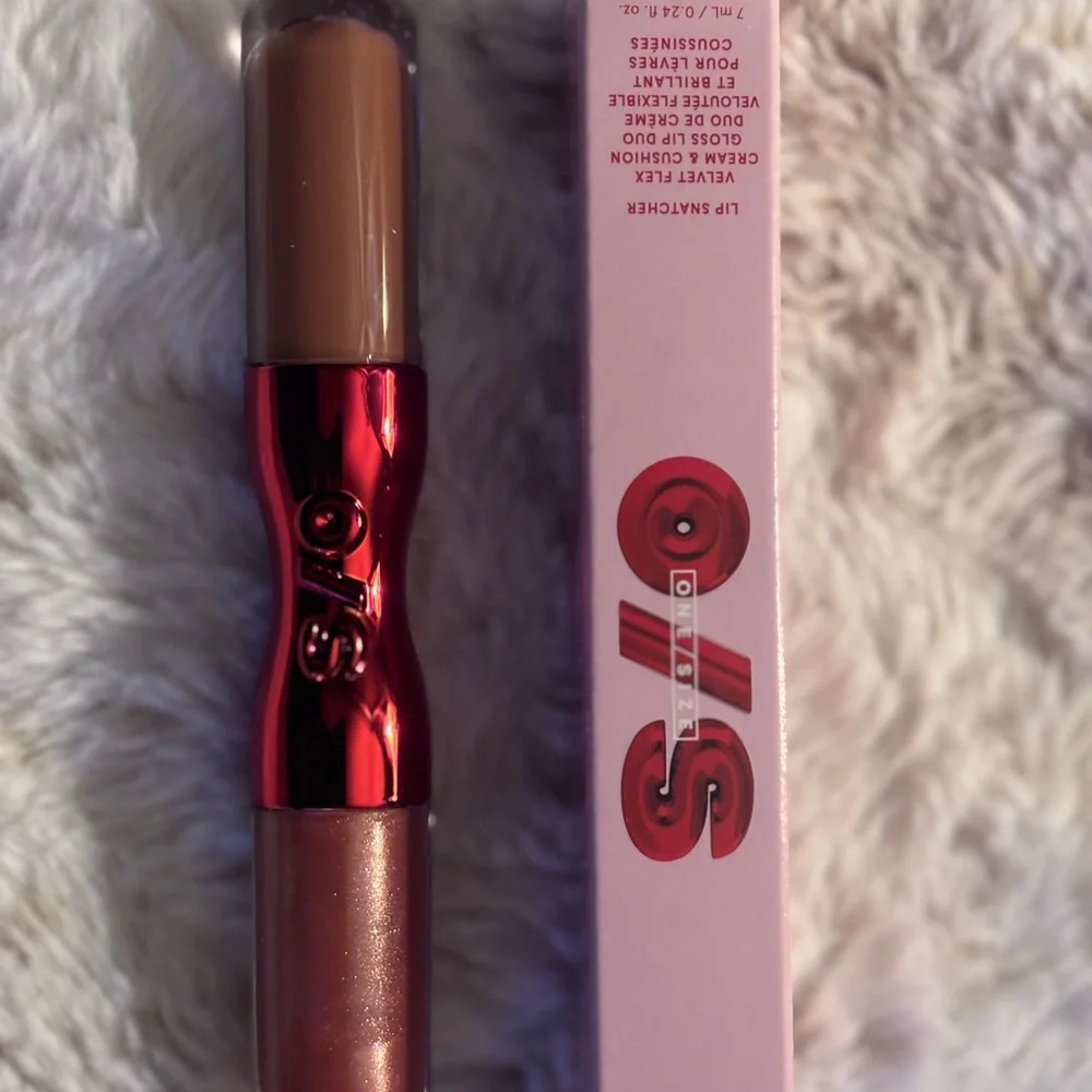 ONE/SIZE lips mutha hydrate