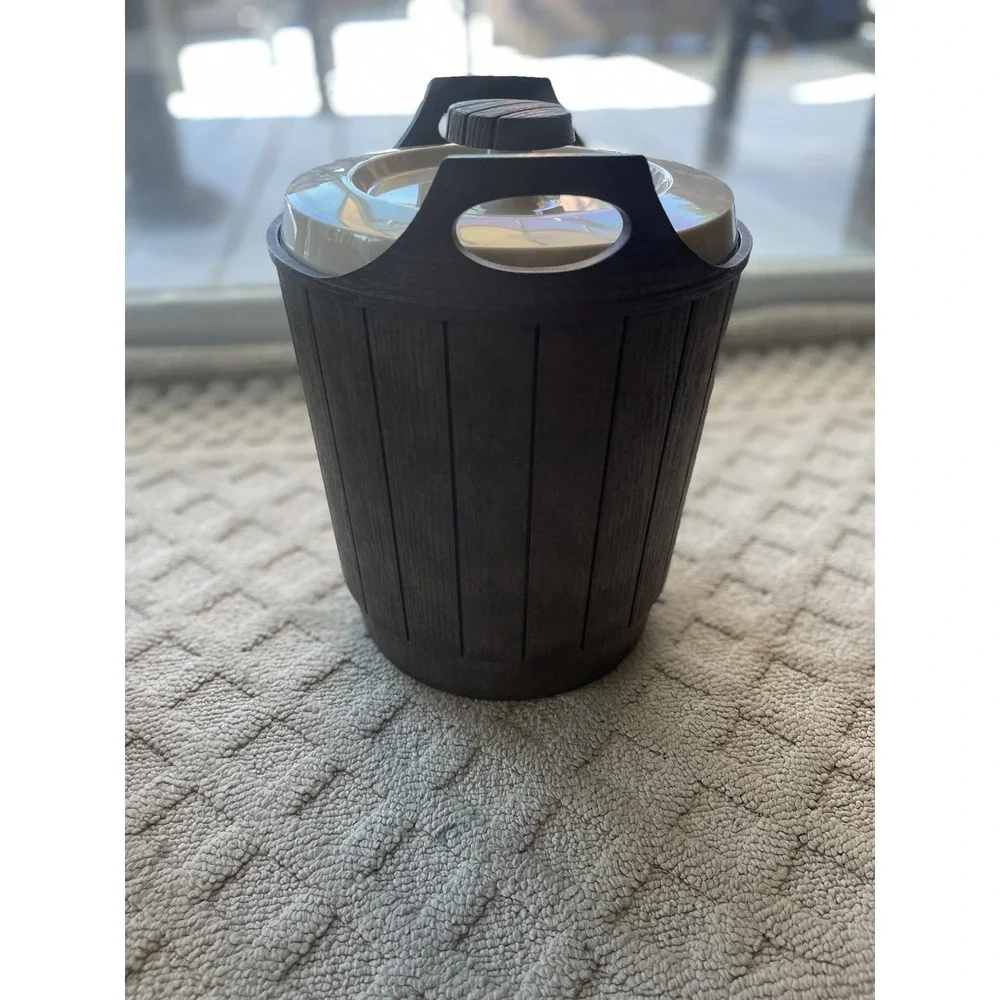 Rubbermaid vtg insulated