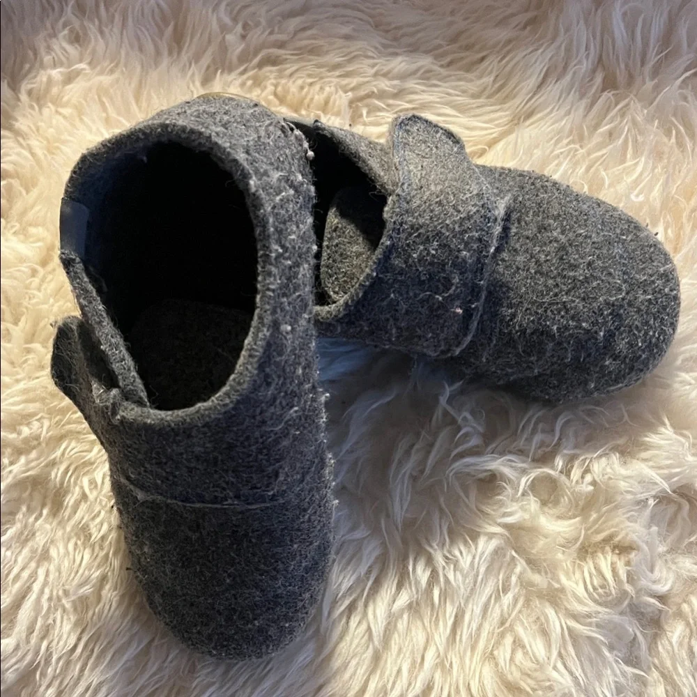 N/A comfortable gray