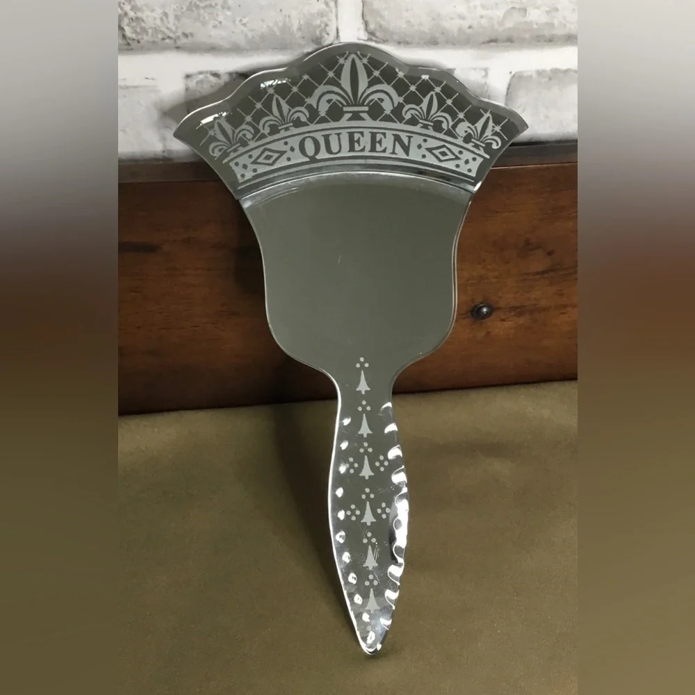 Cesars World Princess Beveled Etched Handheld Vanity Mirror - B245