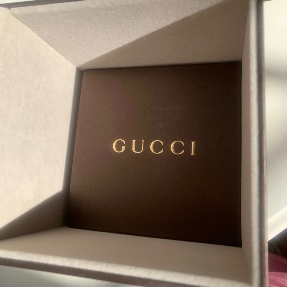 Gucci hours back movement