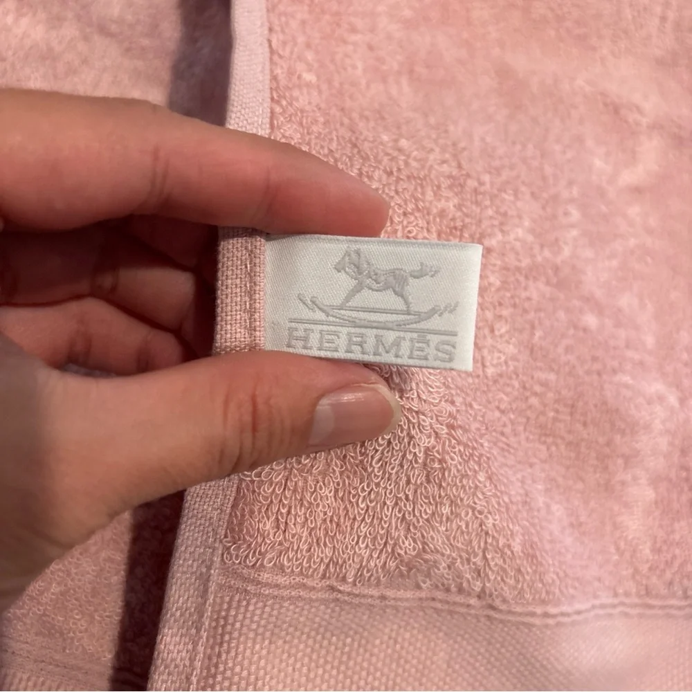Hermes towel 21x38