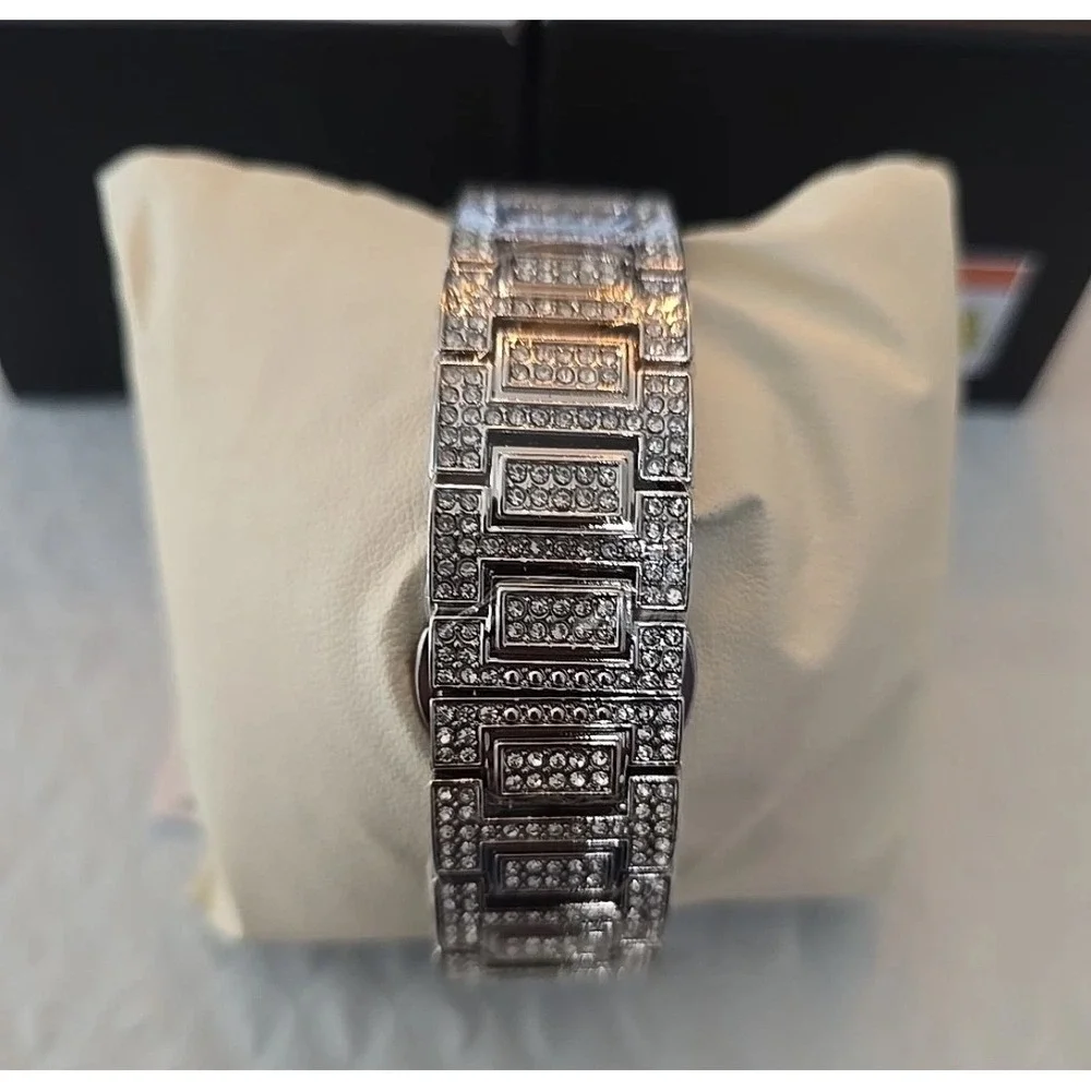Activa statement timepiece