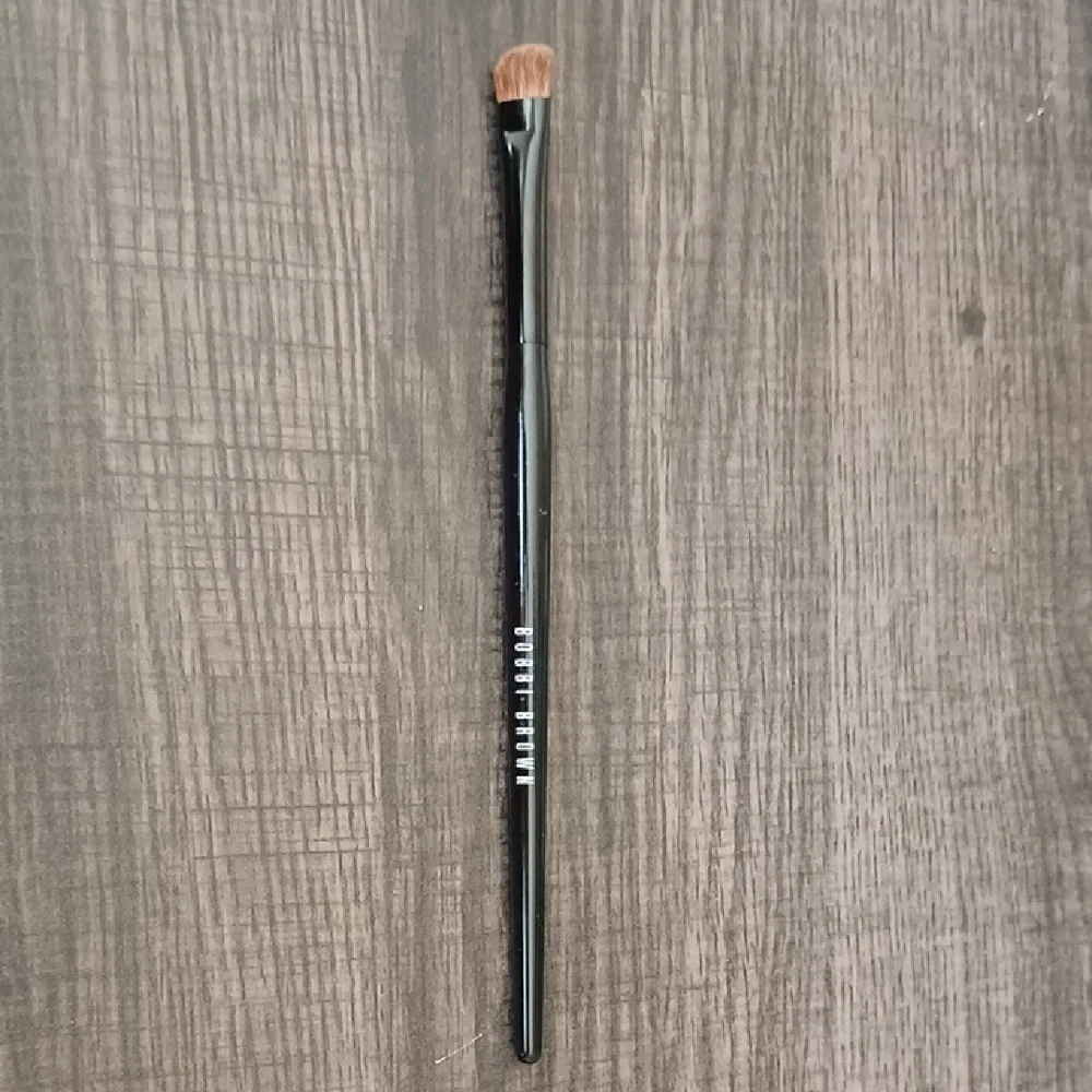Bobbi Brown Black Makeup Brush with Brown Bristles-Angle Eye Shadow Brush