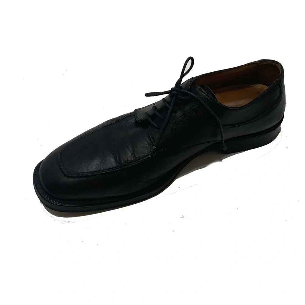 Santoni step out