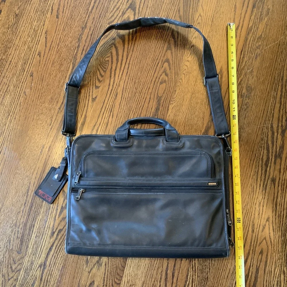 Tumi Black Genuine Leather‎ Briefcase Messenger Bag Laptop Computer Business