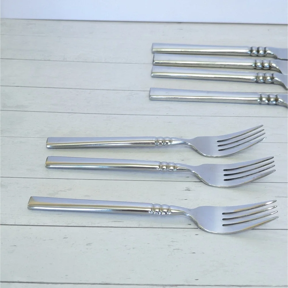 Oneida 18/10 Tortola 3 Salad Fork, 4 Soup Spoon, 4 Dinner Knives Mixed Lot of 11