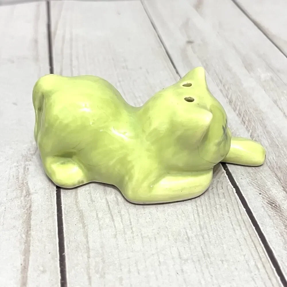 Unbranded vintage kitsch