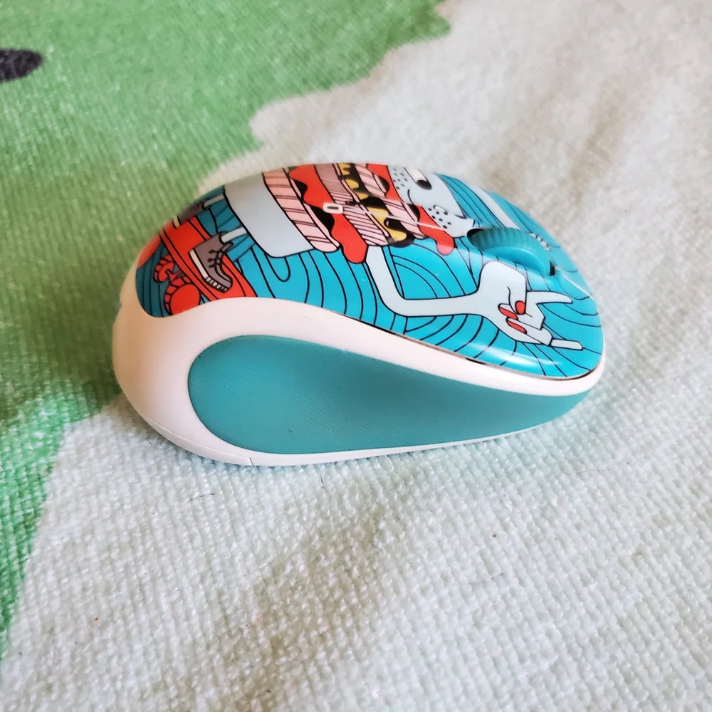 Logitech red skateboarding