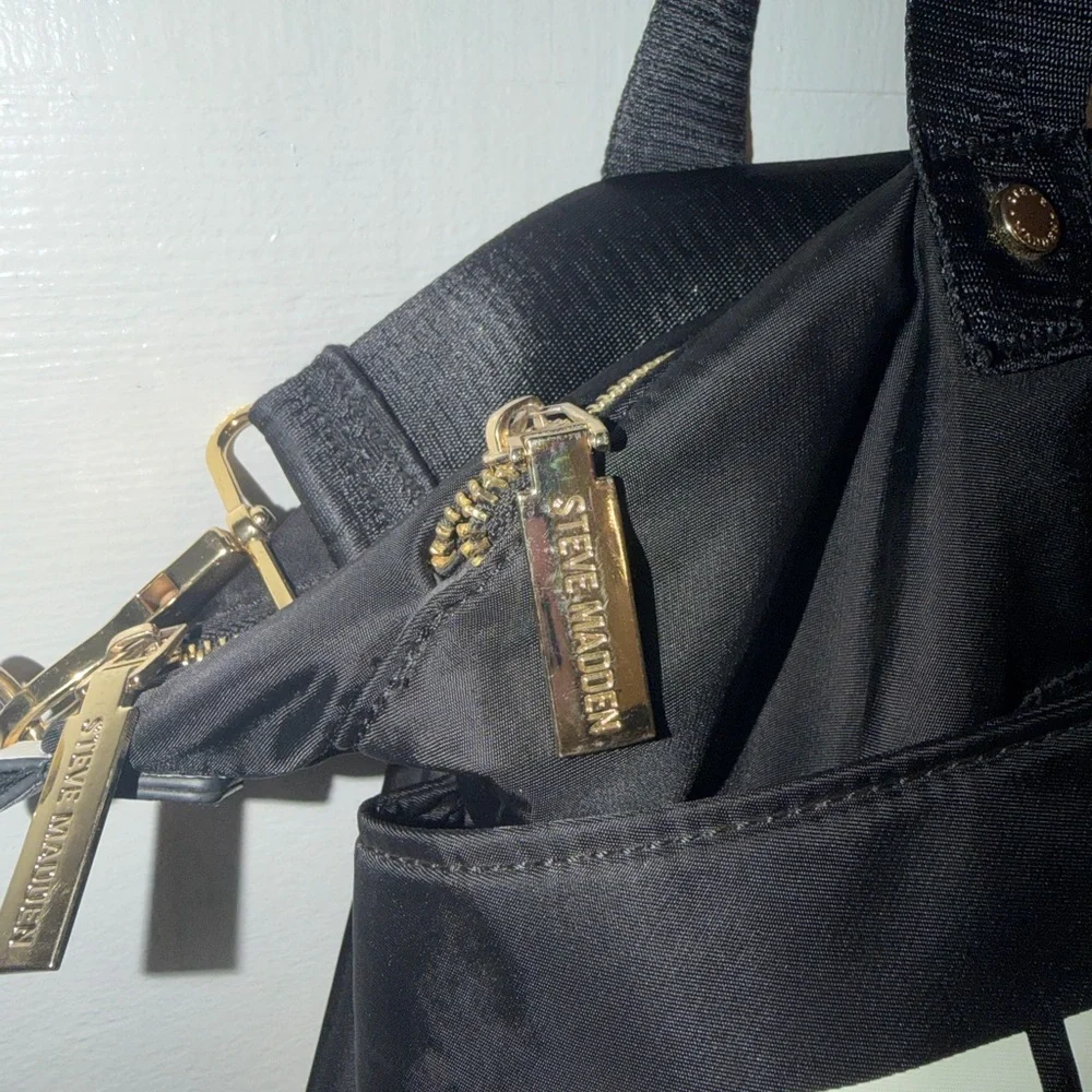 Steve Madden bold logo