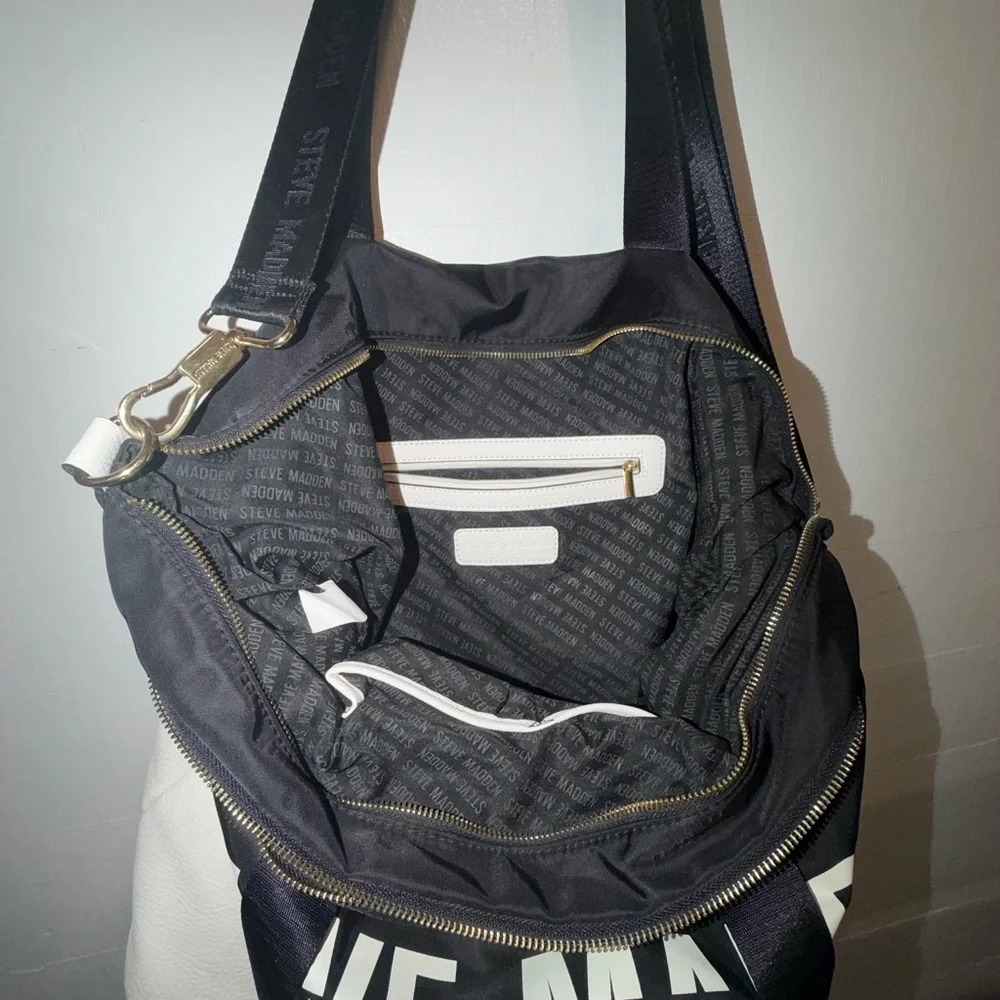 Steve Madden bold logo