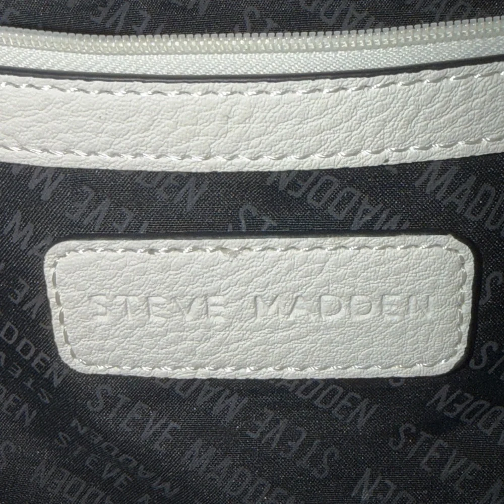 Steve Madden bold logo