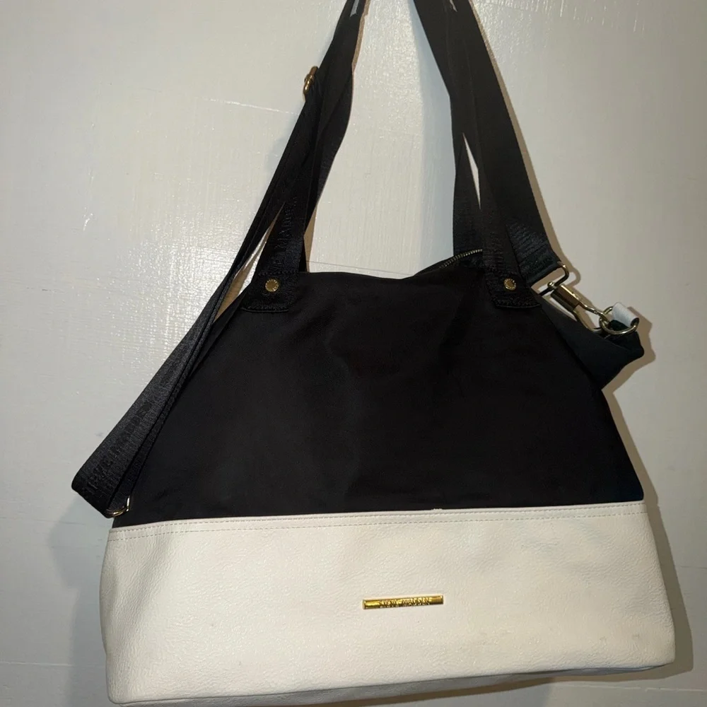 Steve Madden bold logo