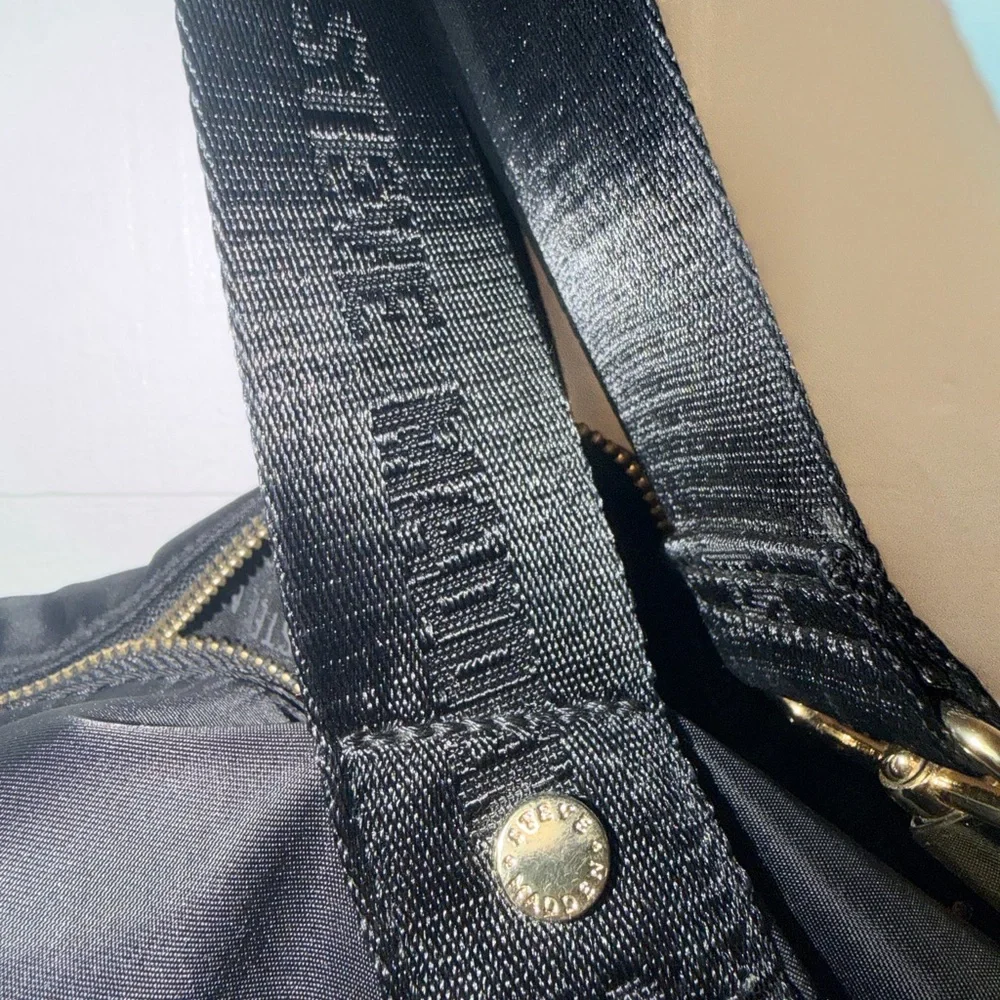 Steve Madden bold logo