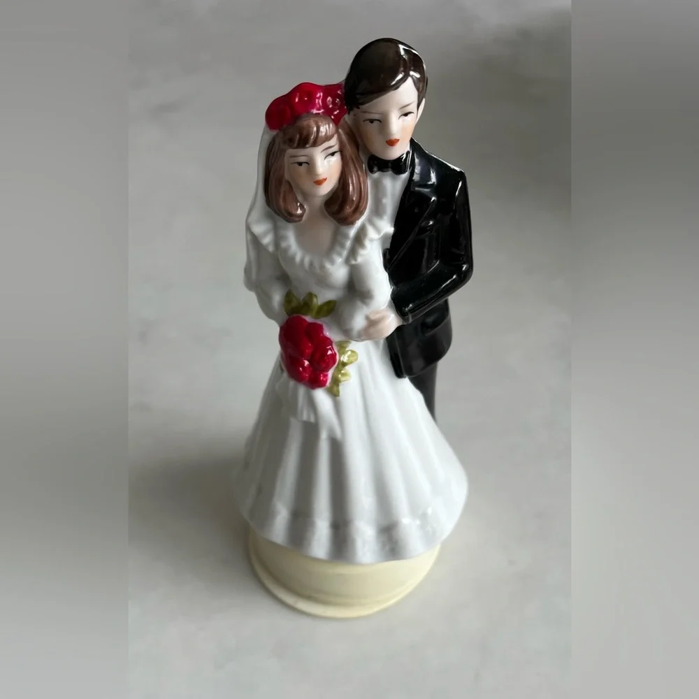 Vintage Bride and Groom Wedding Cake Topper