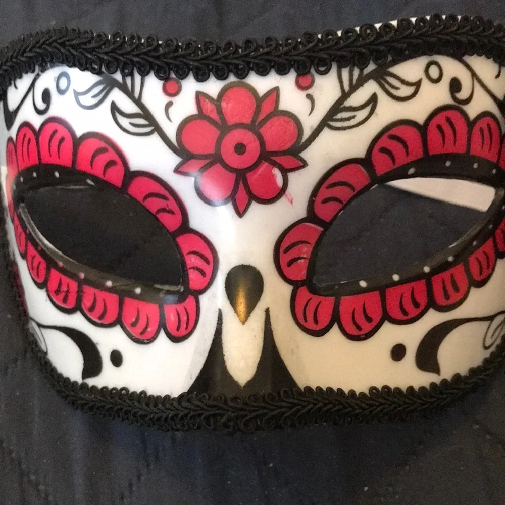 🌸Day of the Dead Sugar Skull Eye Mask - Red and Black