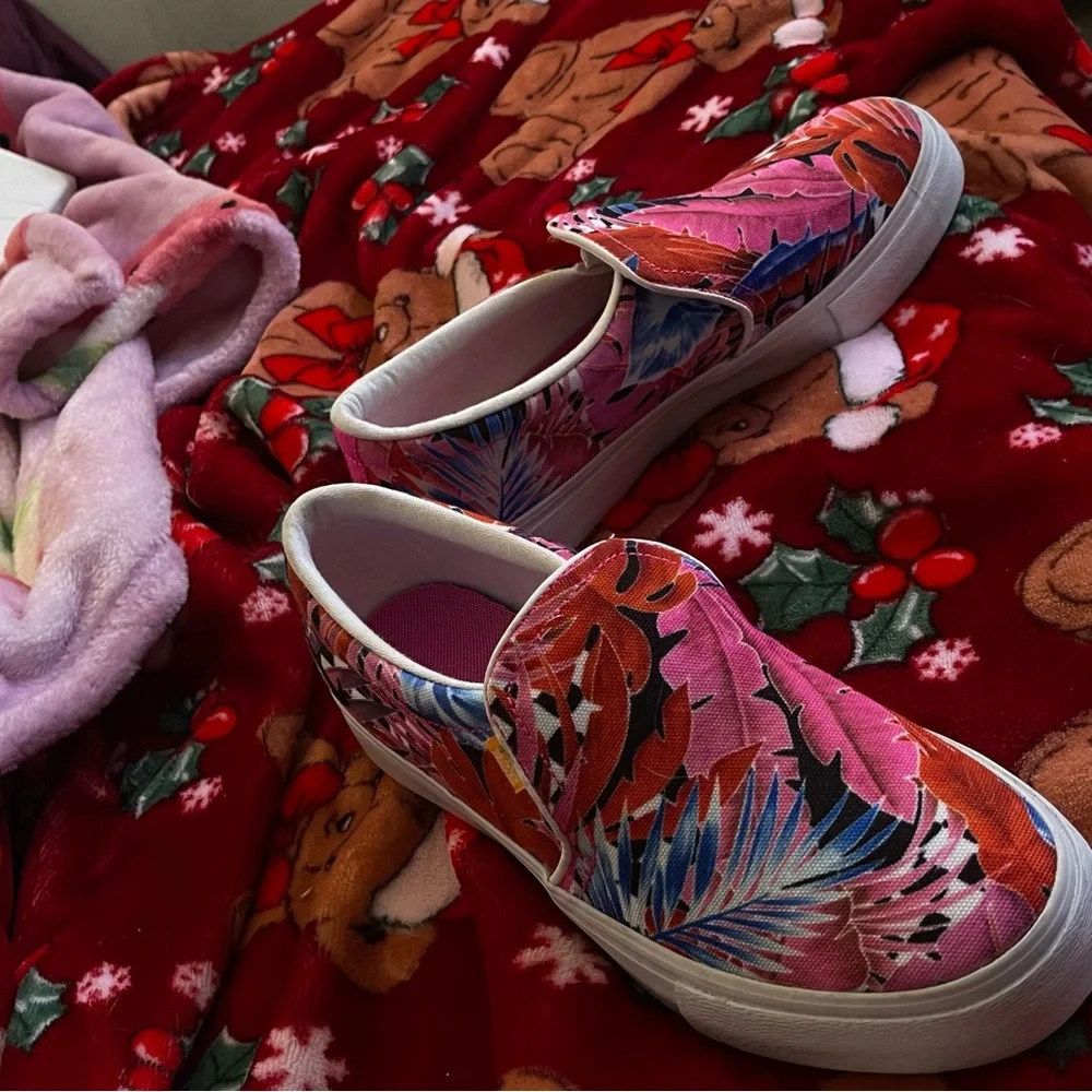 Nike bright floral