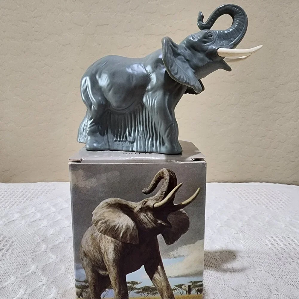 Avon vintage majestic
