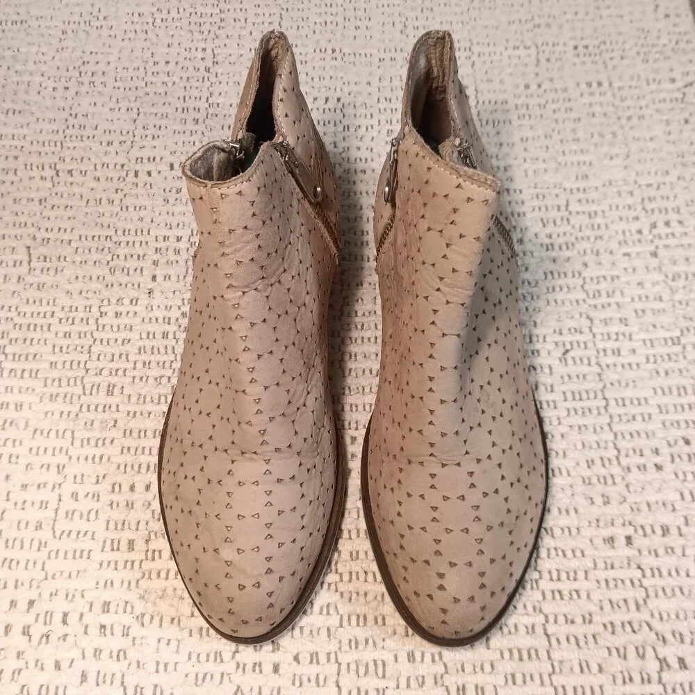 Bata cut marks made