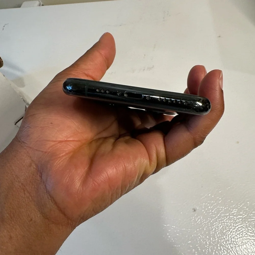 N/A sleek black