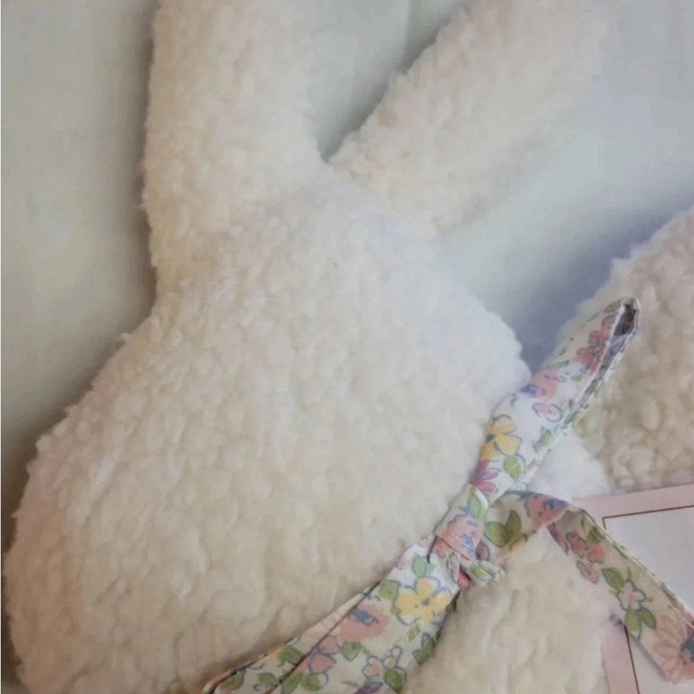 cupcakes & cashmere decorative pillow