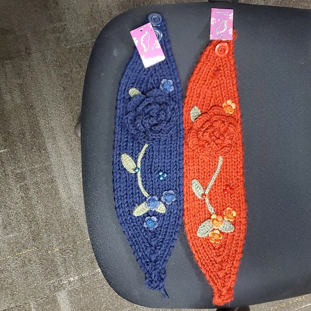 Source Unknown set earwarmers