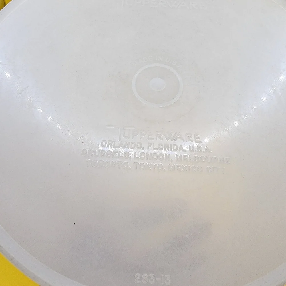 Tupperware vintage round