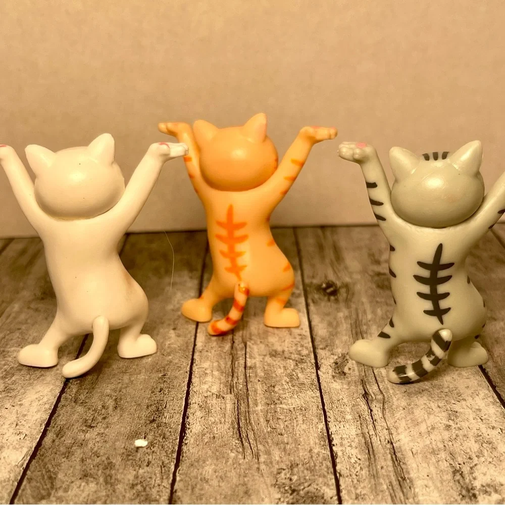 N/A set figures playful