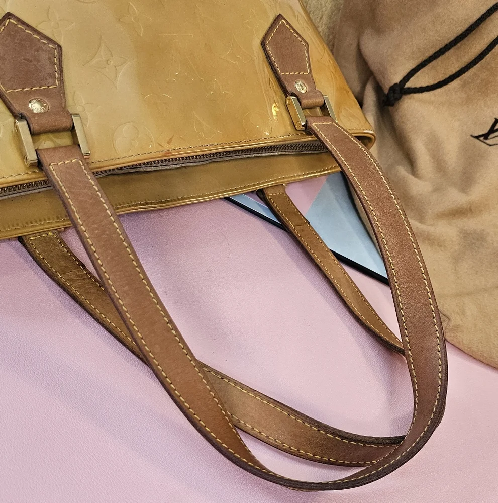 👜Louis Vuitton Vernis Houston Logo Embossed Tote Bag 🏵